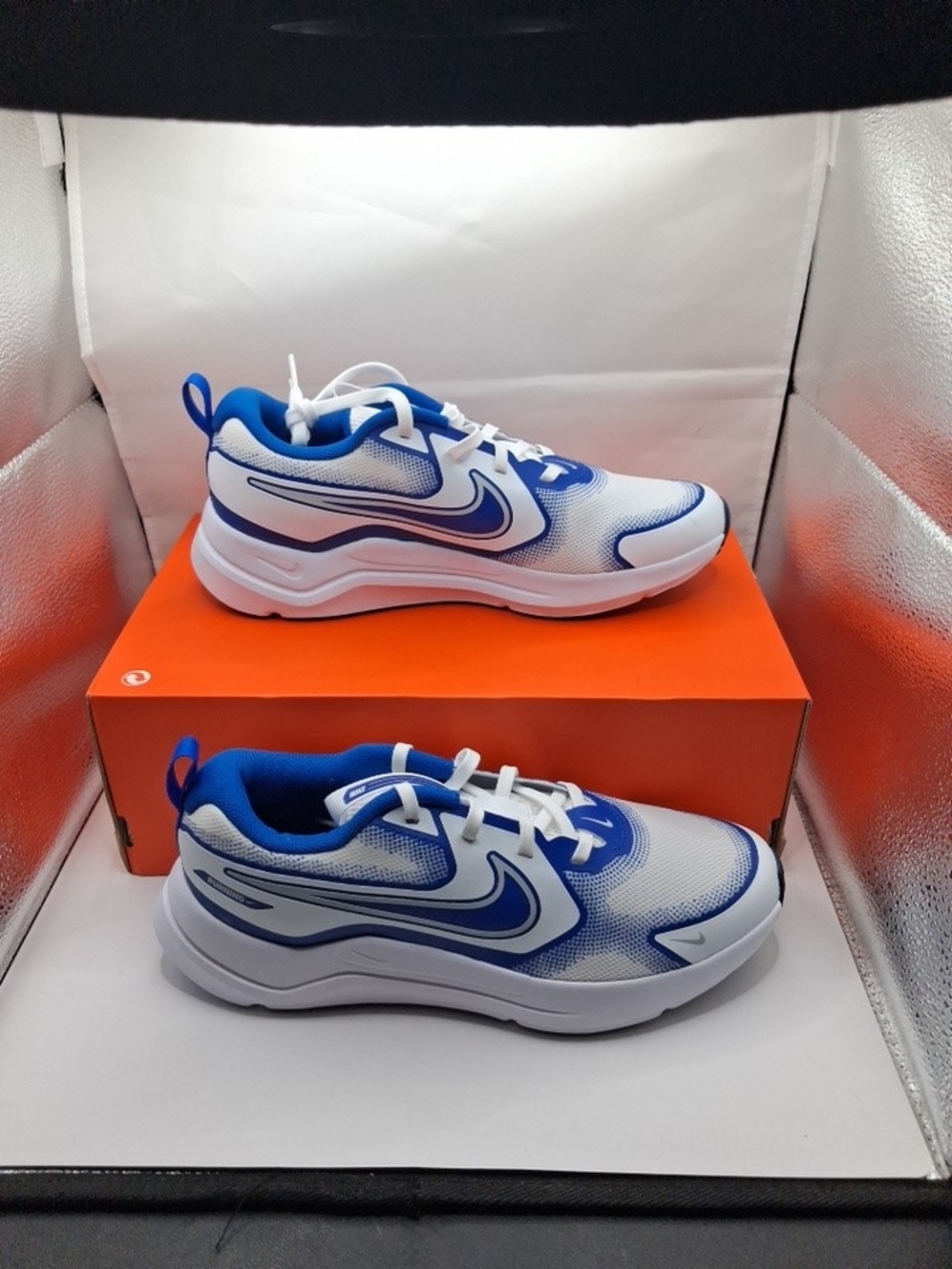 Nike Kids White and Blue Low-Top Sneakers